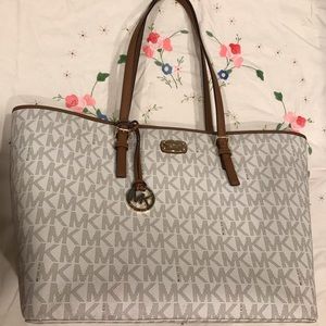 Michael Kors Jet Set Carryall Tote